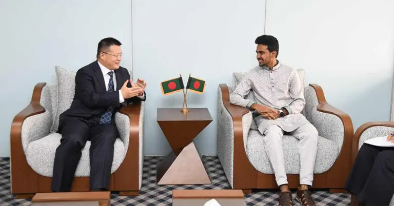উপদেষ্টা আসিফ মাহমুদ সজীব ভূঁইয়ার সাথে বাংলাদেশে নিযুক্ত চীনের রাষ্ট্রদূত ইয়াও ওয়েন